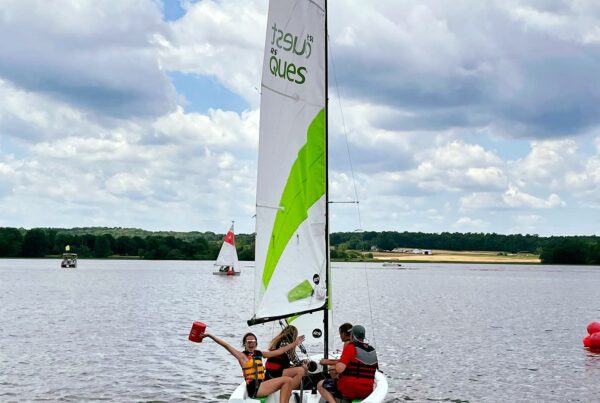 students sailing